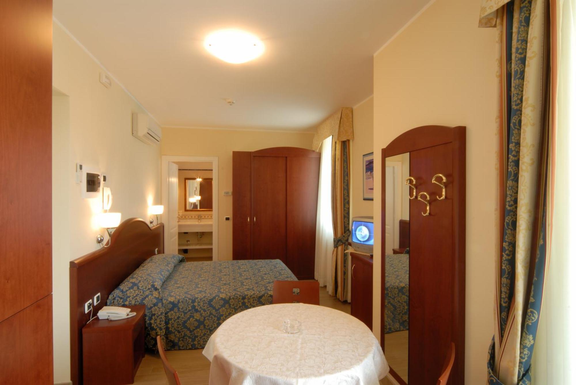 Residence Costa Smeralda Grottammare Exterior photo