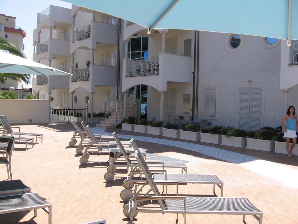 Residence Costa Smeralda Grottammare Exterior photo