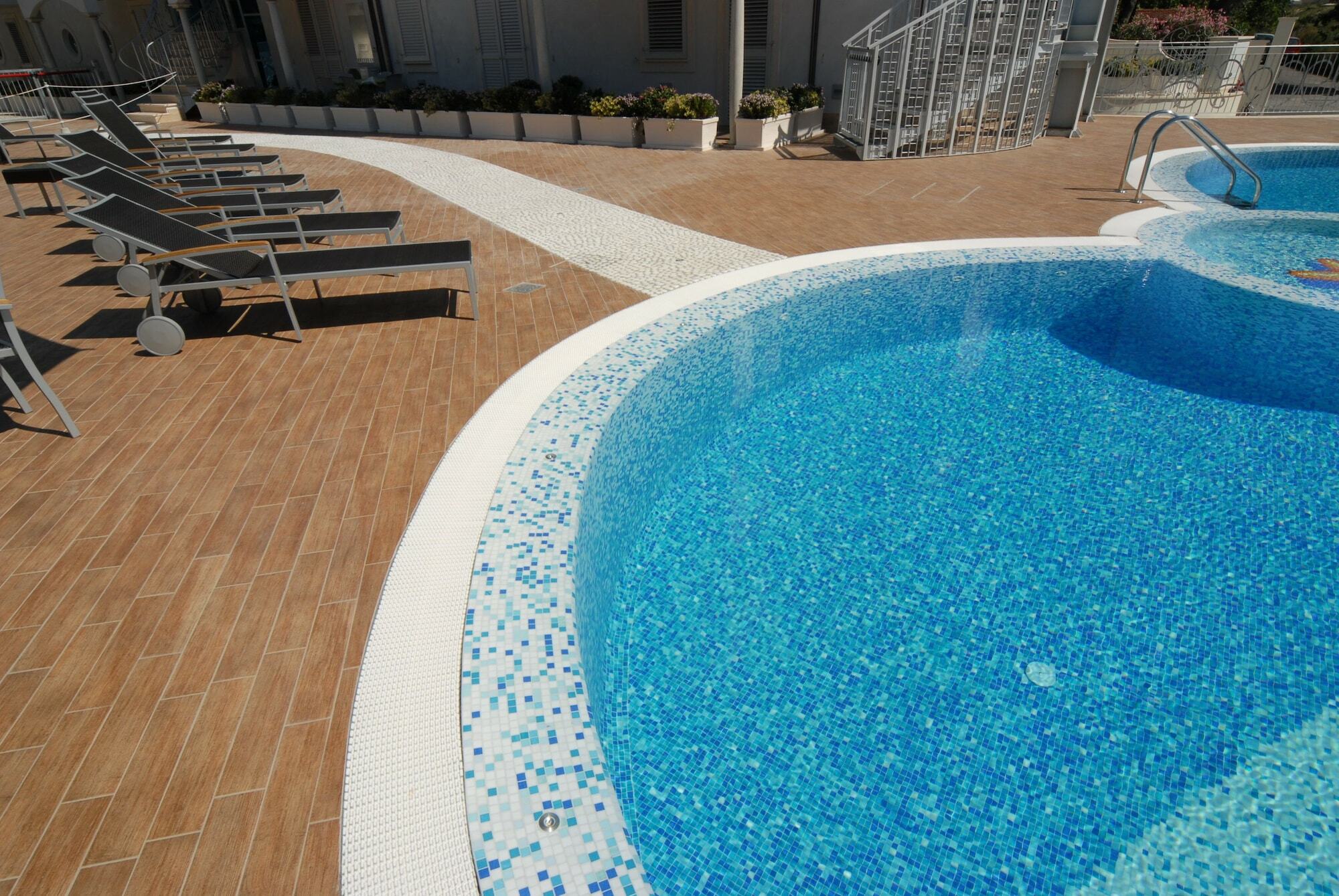Residence Costa Smeralda Grottammare Exterior photo